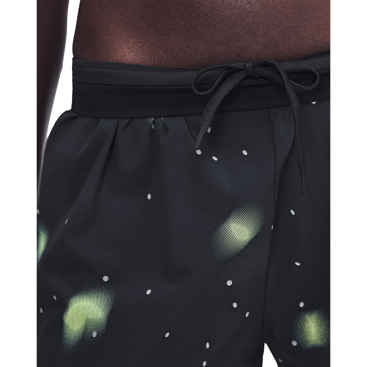 On Performance Shorts Lumos