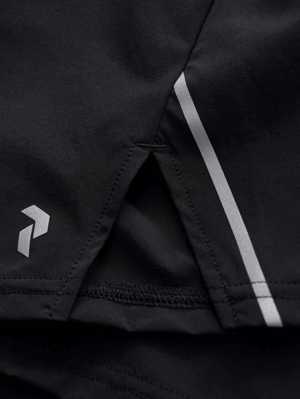 Dámské Šortky Peak Performance Alum Light Shorts - Černé (Velikost L)