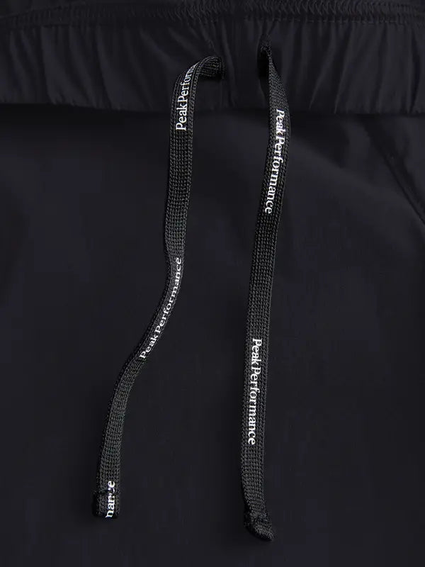 Dámské Kraťasy Peak Performance Light Woven Shorts - Černé (Velikost XL)
