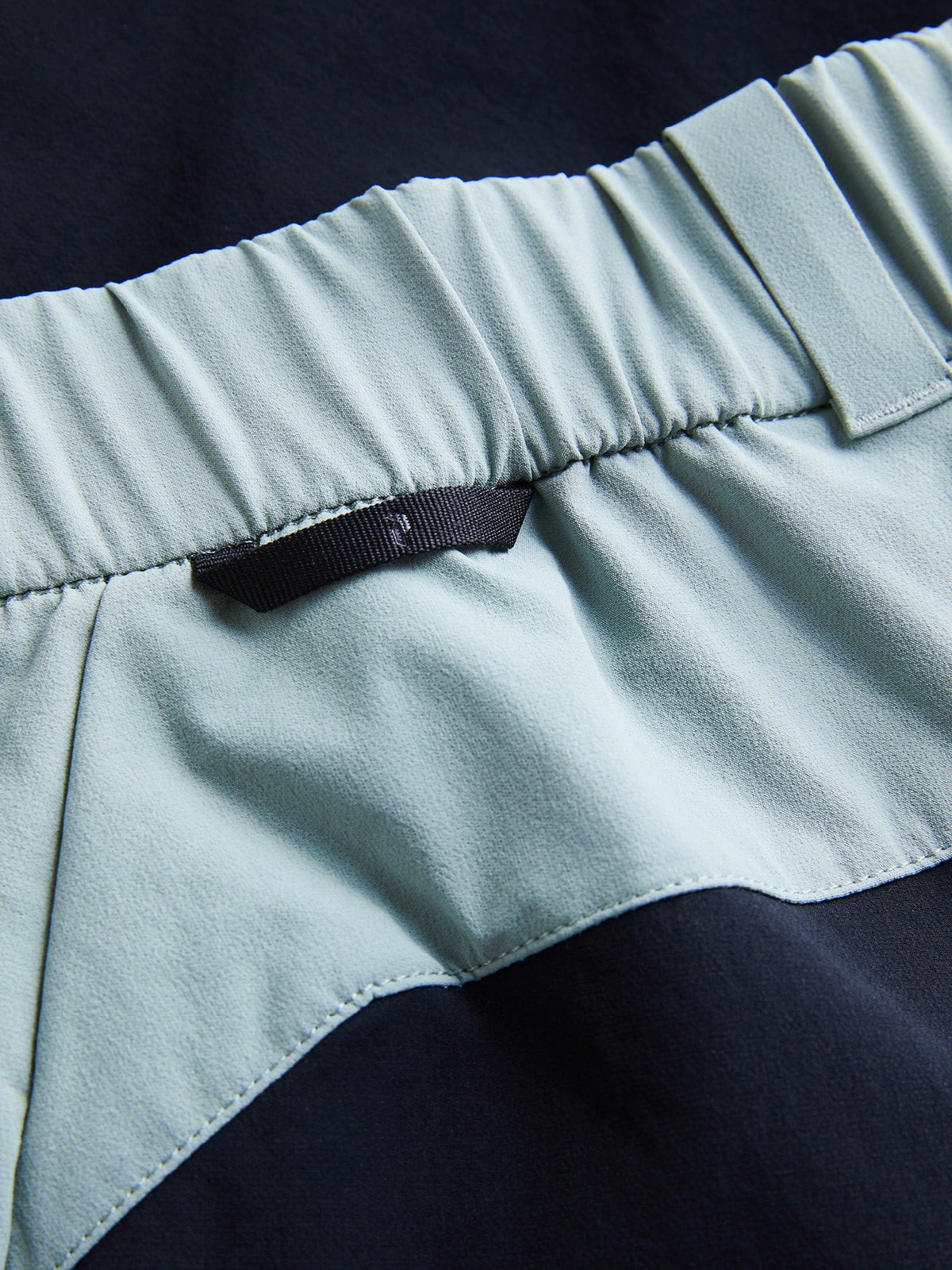 Dámské Šortky Peak Performance W Stretch Trek Shorts - Zelená (Velikost XS)