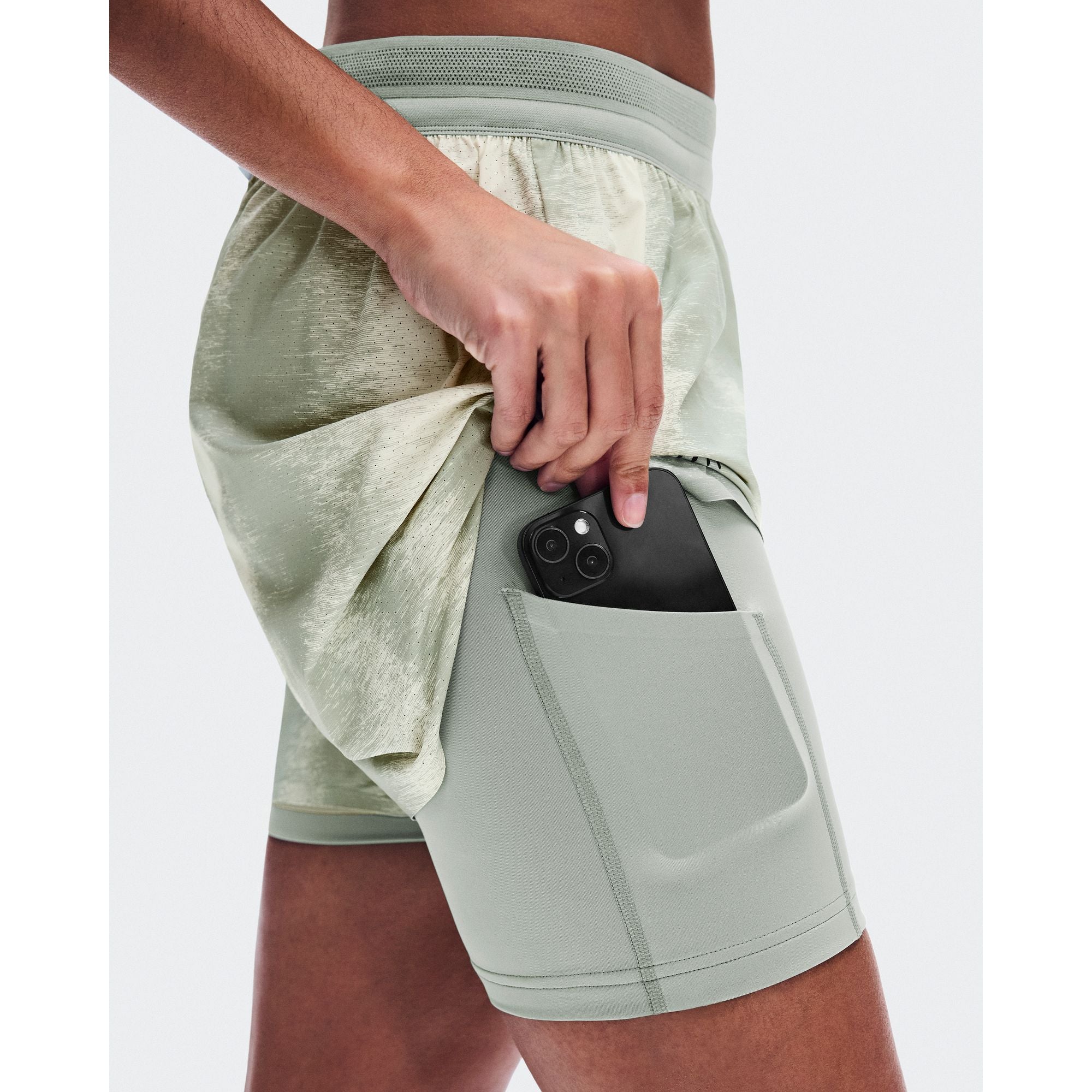 On Performance Shorts Terra