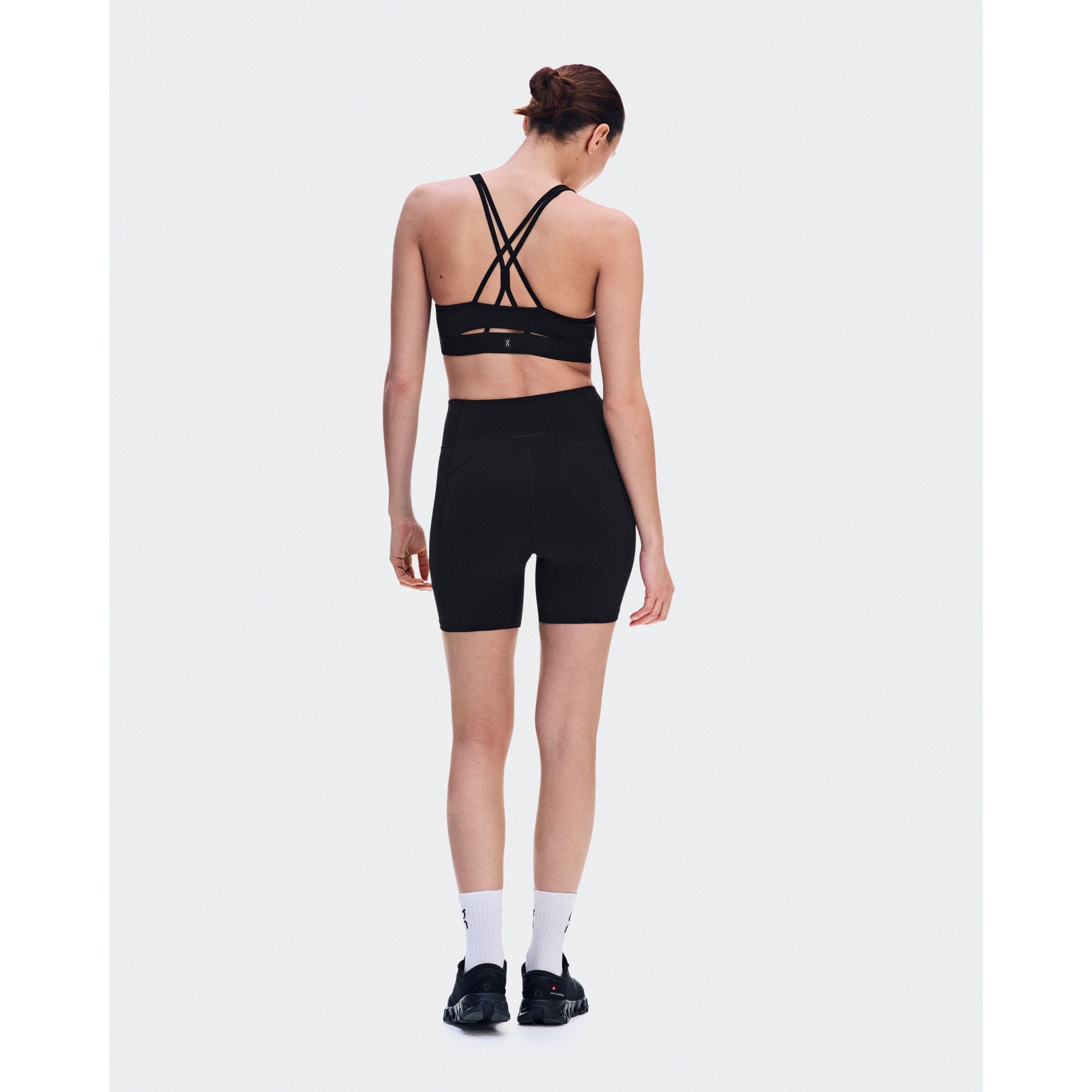 On Studio Tights Short 6"