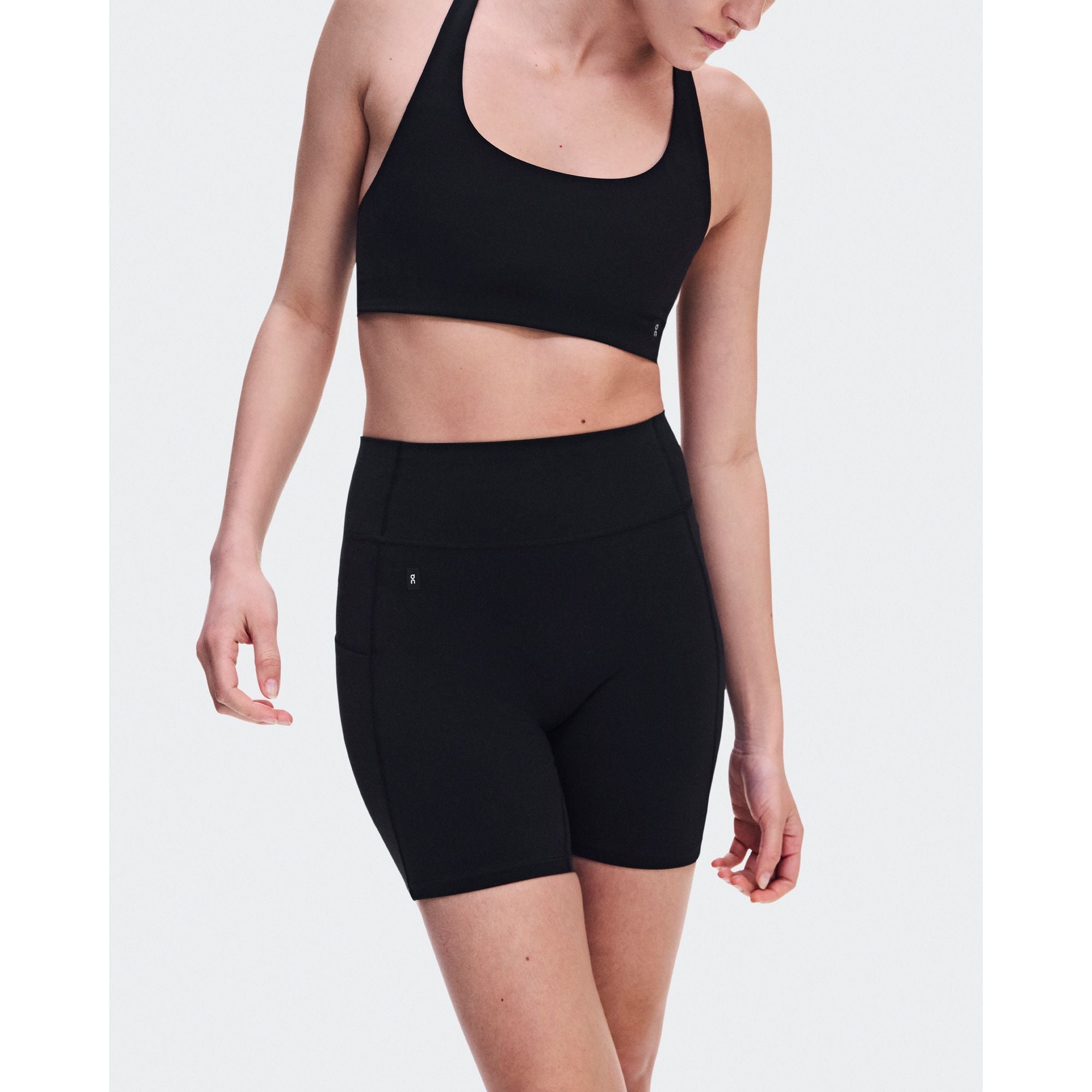 On Studio Tights Short 6"